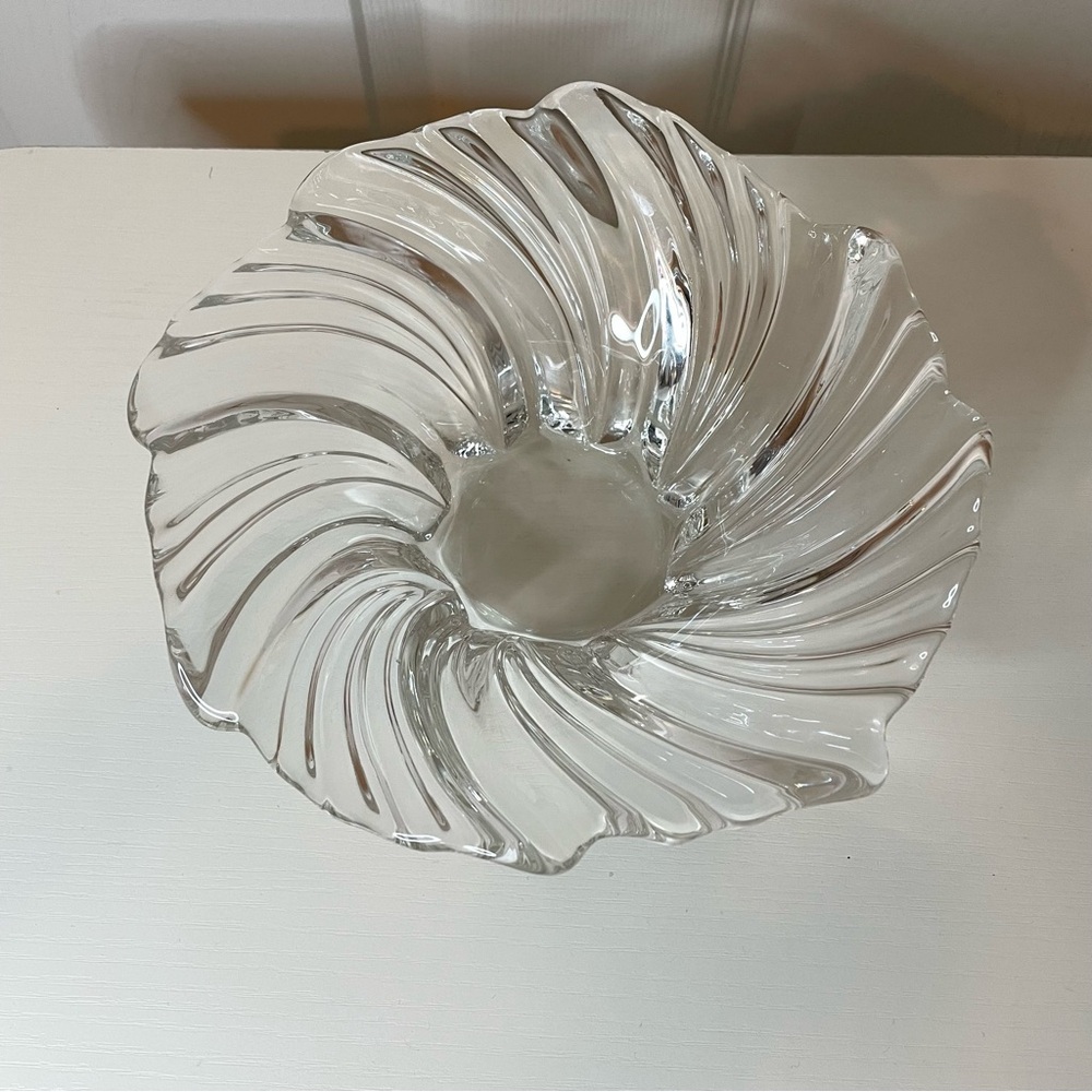 Glass decorative bowl